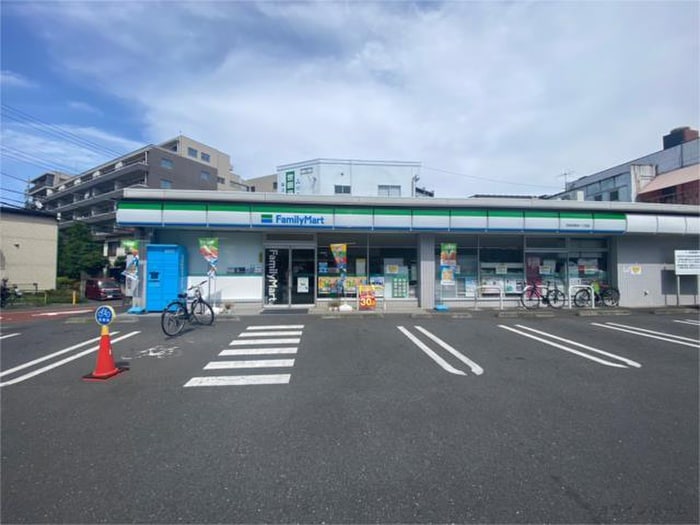 ファミリーマート(コンビニ)まで487m ガーデンヴィラ