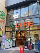 ライフ　本郷三丁目駅前店(スーパー)まで306m 仮）カーサ本郷三丁目