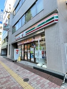 セブンイレブン　文京本郷4丁目店(コンビニ)まで113m 仮）カーサ本郷三丁目