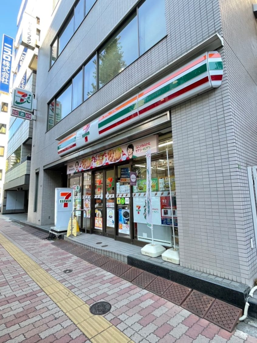 セブンイレブン　文京本郷4丁目店(コンビニ)まで113m 仮）カーサ本郷三丁目