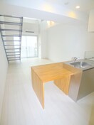 室内からの展望 アーネスト川口