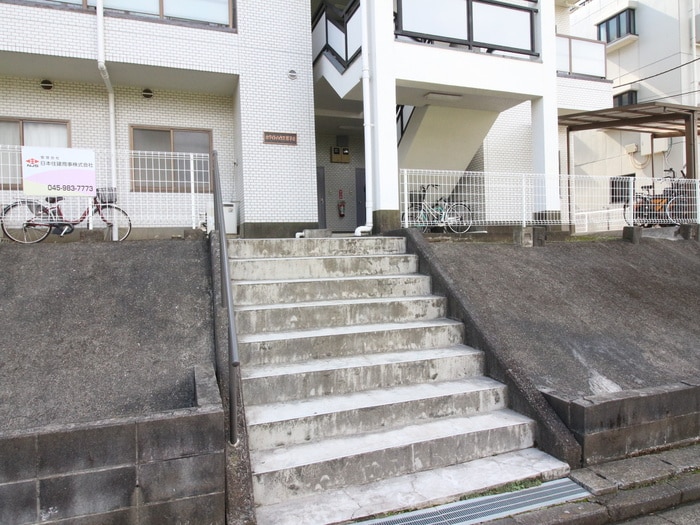 エントランス部分 ホワイトハウス荏子田