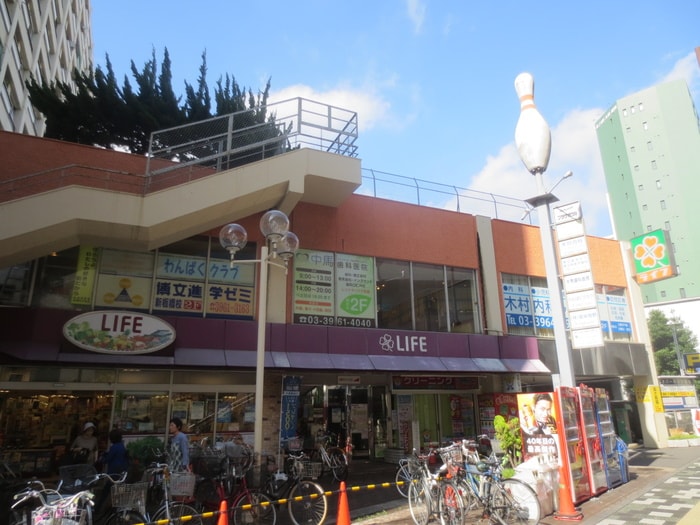 ライフ板橋店(スーパー)まで449m アーバンハウス板谷