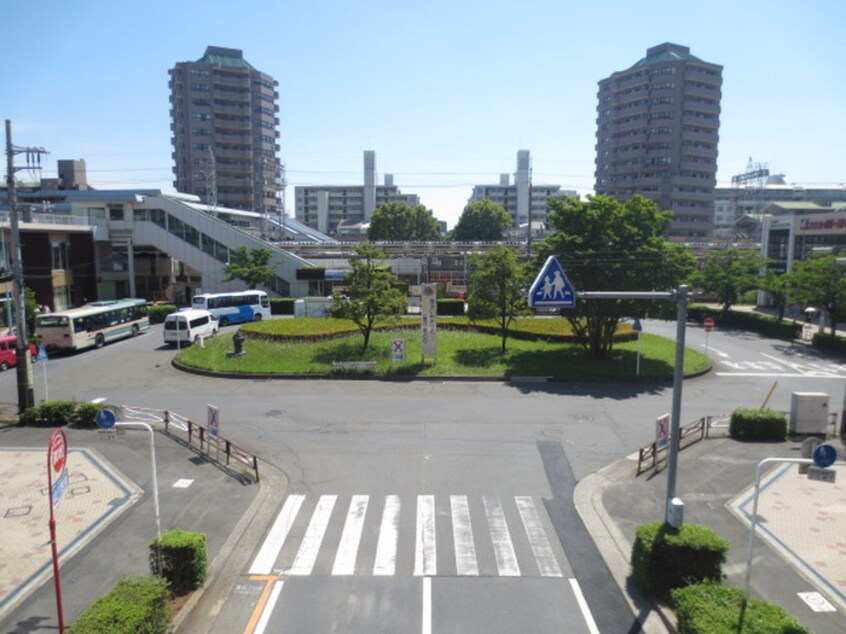 駅前ロータリー(公園)まで500m レヂオンス小手指