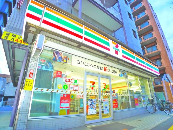 セブン-イレブン 千住桜木店(コンビニ)まで300m 泉ハイツ