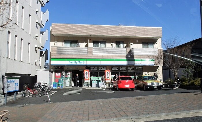 ファミリーマート 新宿税務署通り店(コンビニ)まで313m プレール・ドゥーク新宿WEST