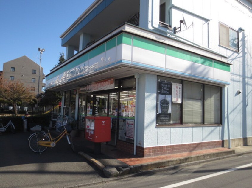 ファミリーマート(コンビニ)まで70m サザントゥリーⅡ