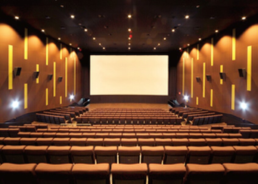 TOHOシネマズ上大岡(映画館)まで299m 上大岡ハウス