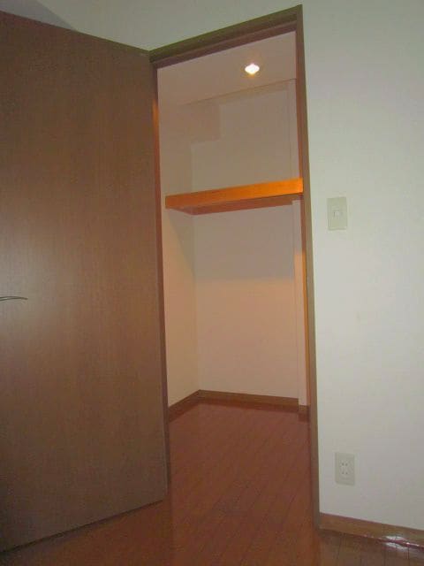 収納 シェ－ンブルン９９