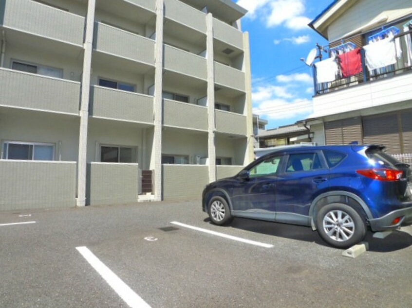 駐車場 プレーヌ花筐