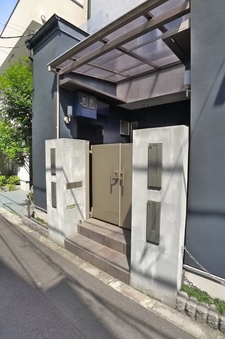 エントランス部分 ロ－レル本郷