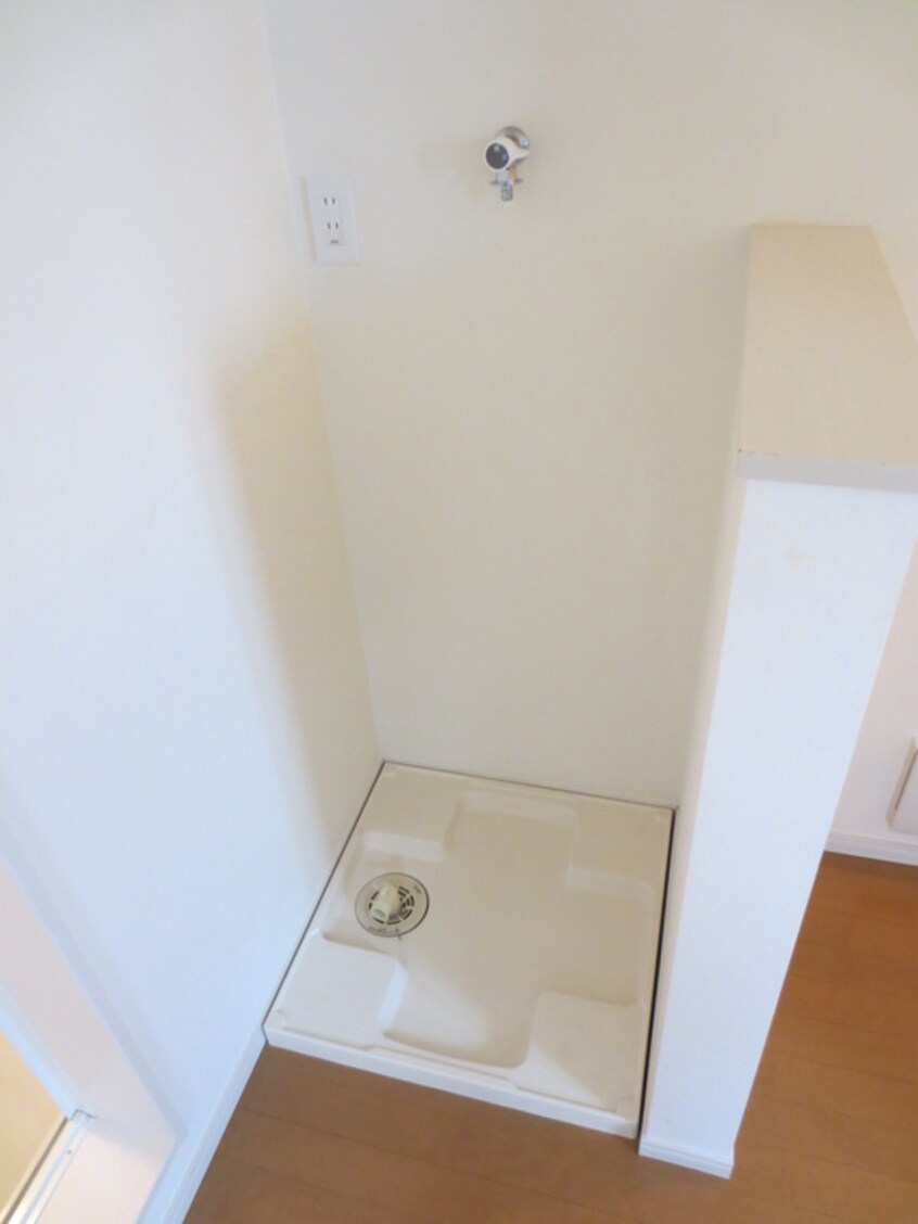 洗濯機置場 ロ－レル本郷