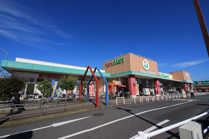 ヨークマート草加店(スーパー)まで145m ヴィラ・ドゥ・セレナ