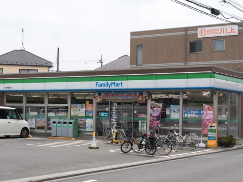 ファミリーマート小金井前原店(コンビニ)まで600m スコラハウス前原