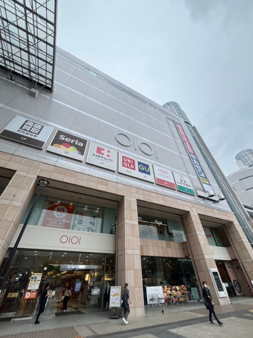 草加マルイ店(デパート)まで350m ライブコ－ト草加