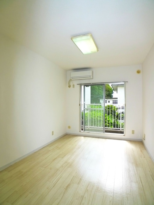 居室 ラフィ－ヌ松ヶ丘