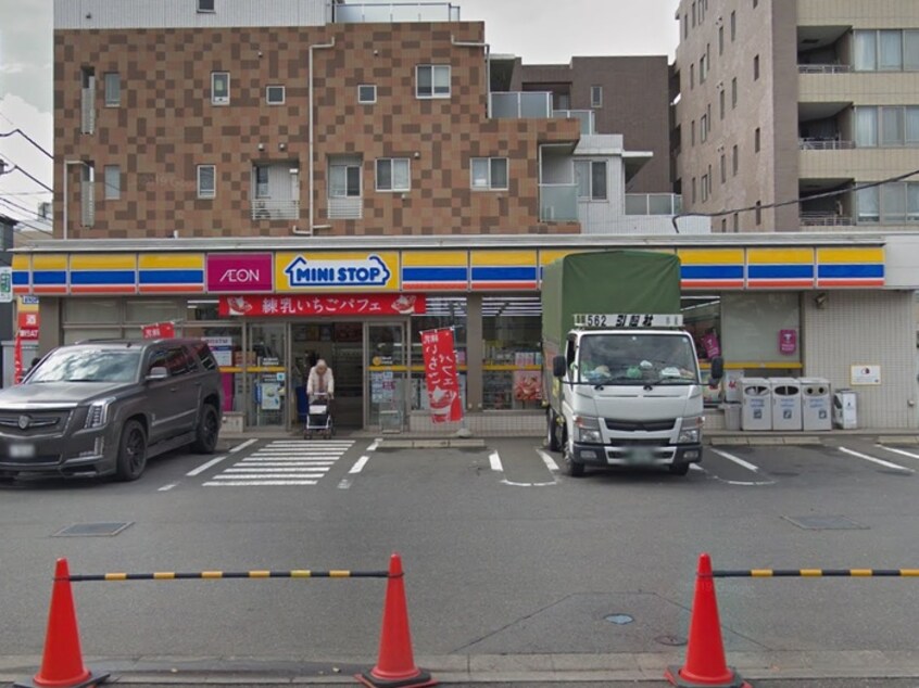 ミニストップ武蔵野緑町店(コンビニ)まで700m ＰＯＴＴＥＲＹ ＨＯＵＳＥ