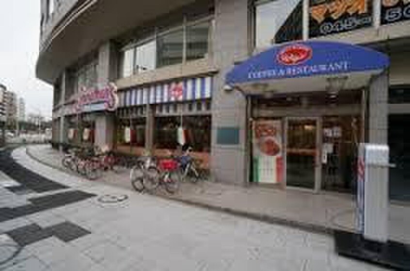 ジョナサン 鶴見店(その他飲食（ファミレスなど）)まで626m 小野宮ＮＩＣハイム鶴見第５