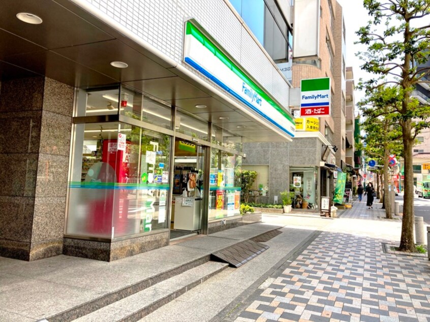 ファミリーマート中目黒駅前店(コンビニ)まで100m レガシス中目黒