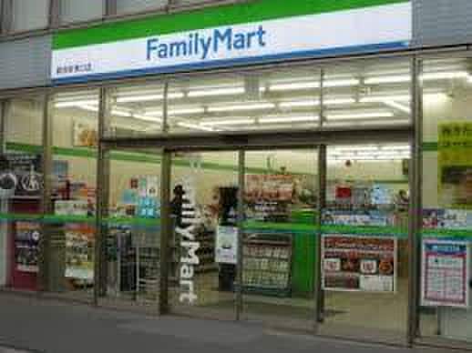 ファミリーマート　鶴見東口(コンビニ)まで219m GSプラザ鶴見駅前（410）