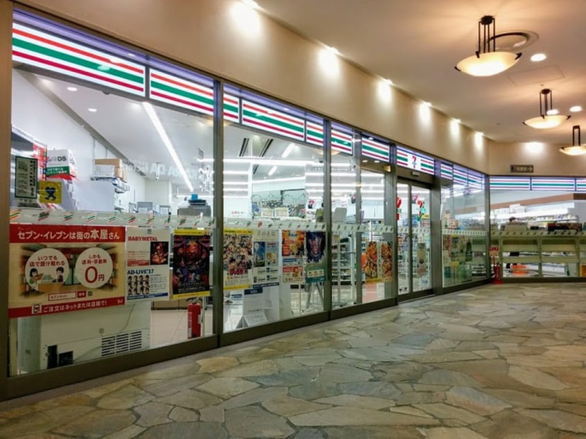 セブンイレブン(コンビニ)まで144m 桜ハイツ