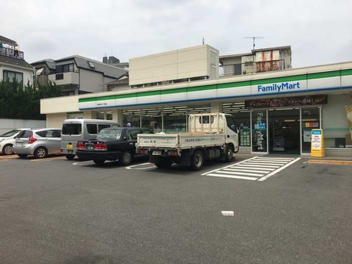 ファミリーマート(コンビニ)まで176m アマノビル