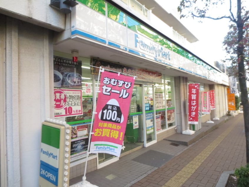 ファミリーマート 市ヶ尾駅北口店(コンビニ)まで49m ステイヒルズ