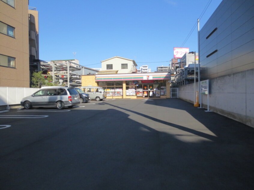 セブンイレブン(コンビニ)まで322m メルベイユ　2