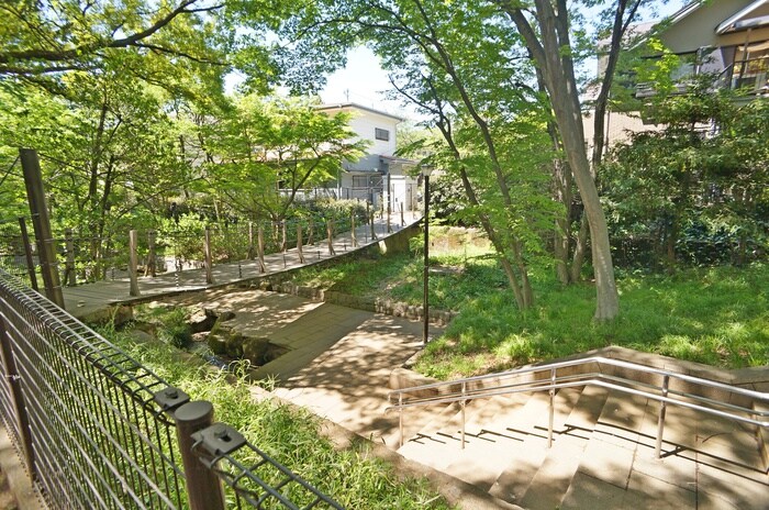 岸町二丁目児童遊園(公園)まで49m フラット　ワン