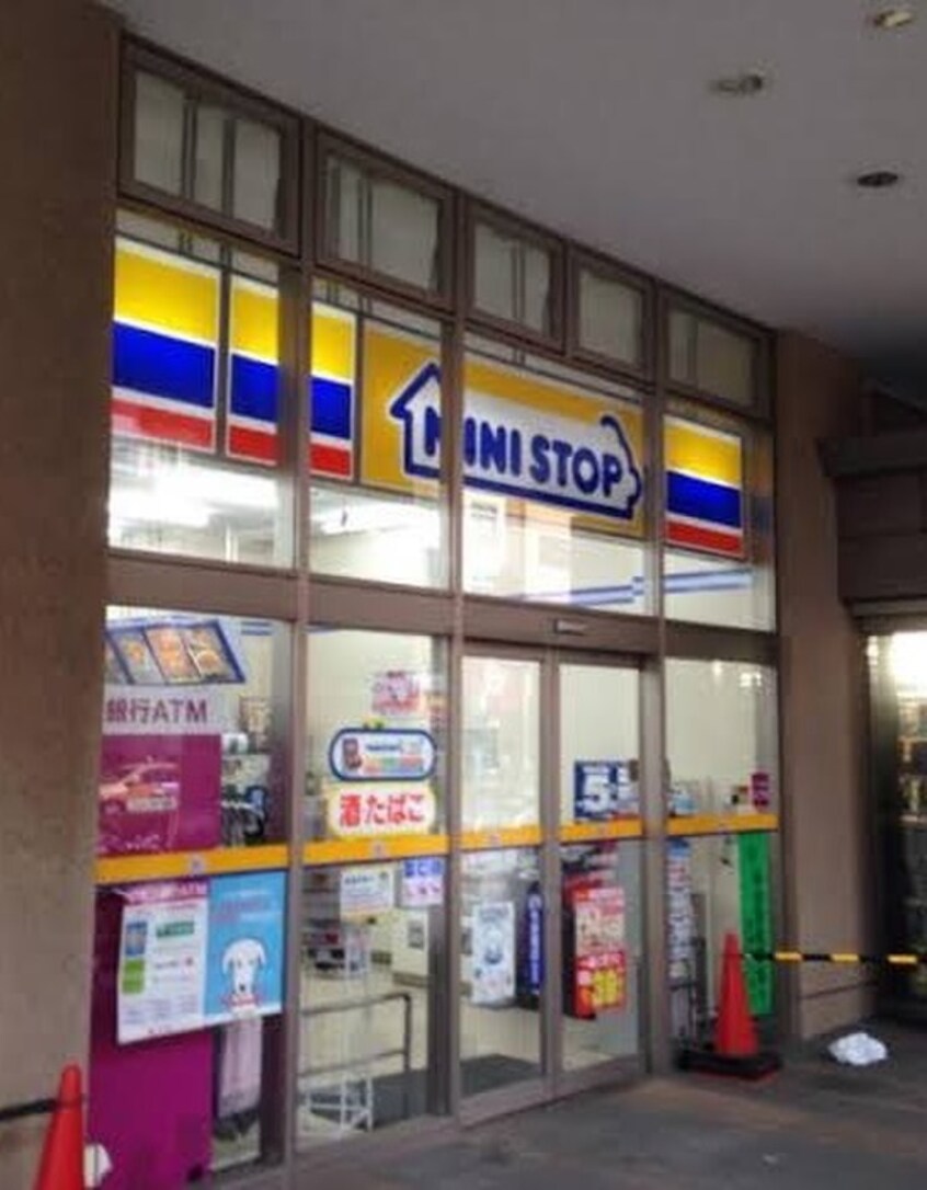 ミニストップ 西池袋5丁目店(コンビニ)まで105m ラ・ファヴォール
