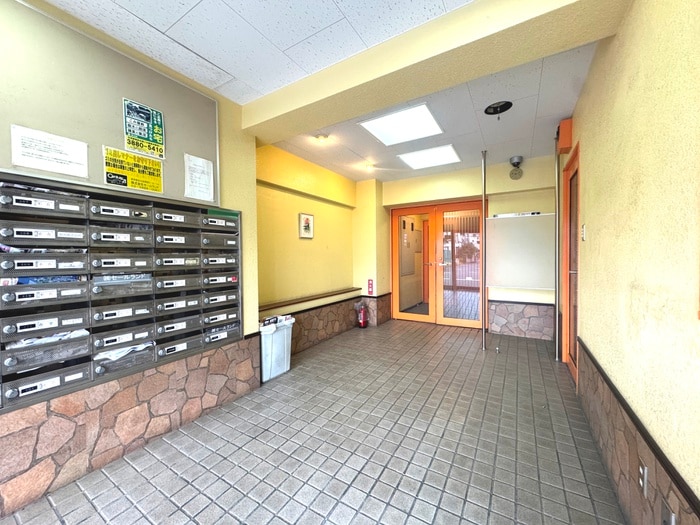 エントランス部分 アレ－ズ竹ノ塚