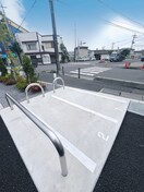 バイク置き場 Famille