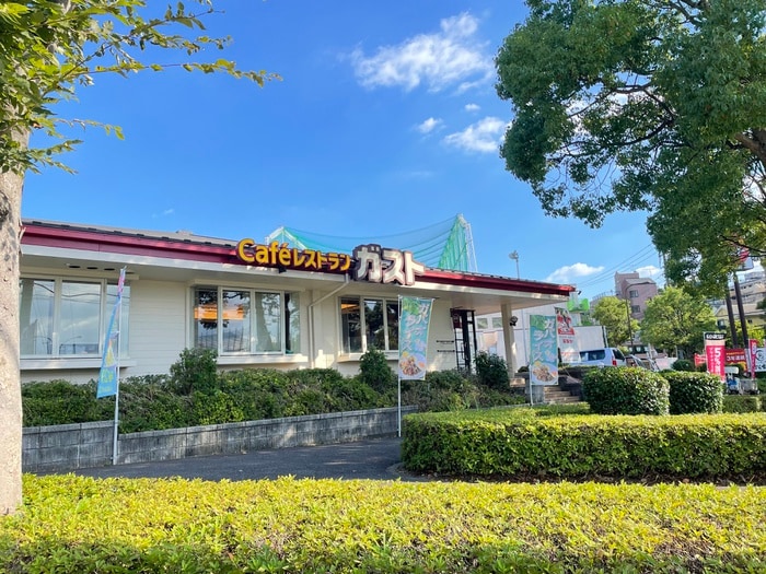 ガスト 多摩南野店（から好し取扱店）(その他飲食（ファミレスなど）)まで686m 南野ハイツE号棟