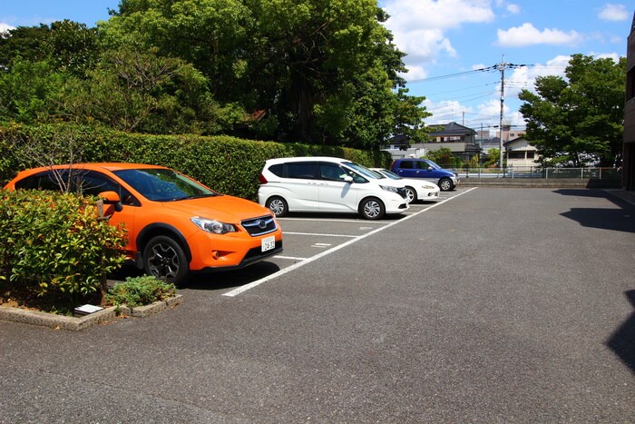 駐車場 ガーデンヒルズNAKAYAMA参番館
