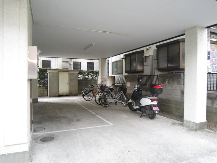 駐輪場 秋山ハイツ