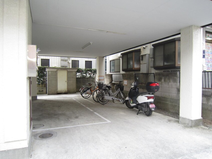 駐輪場 秋山ハイツ