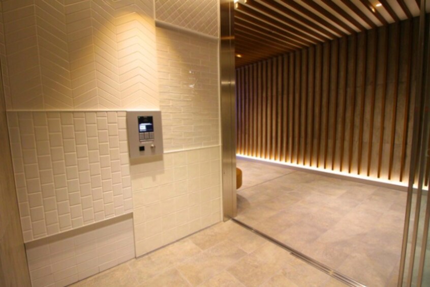 エントランス部分 コンフォリア西荻窪