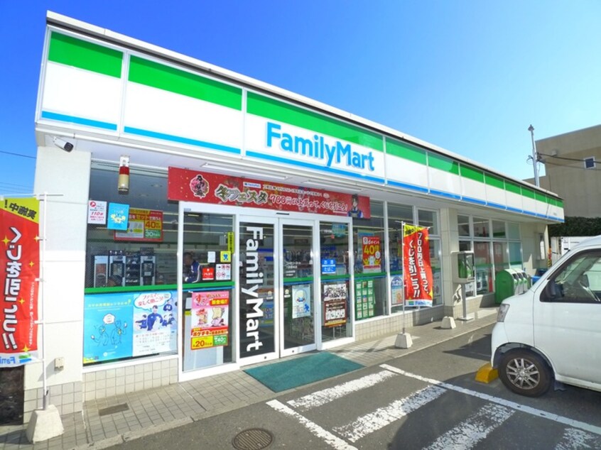 ファミリーマート(コンビニ)まで470m レクシア六町