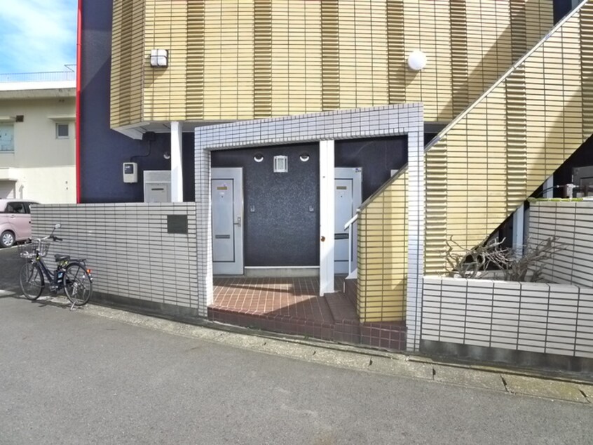 エントランス部分 ジュネパレス市川第９