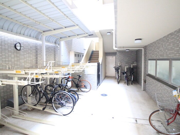 駐輪場 カラット中川