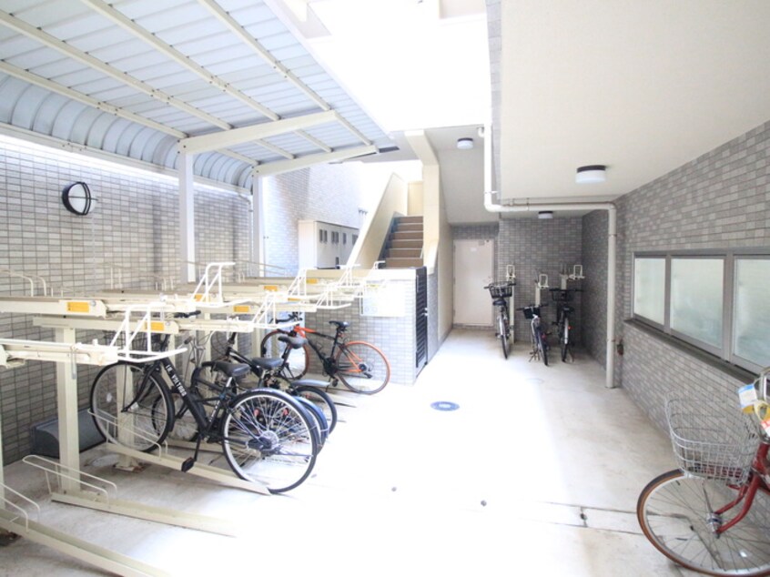 駐輪場 カラット中川