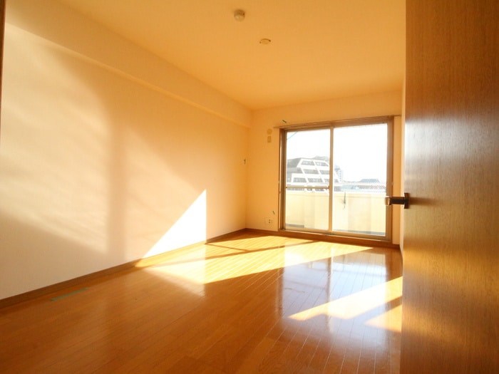 居室 カラット中川