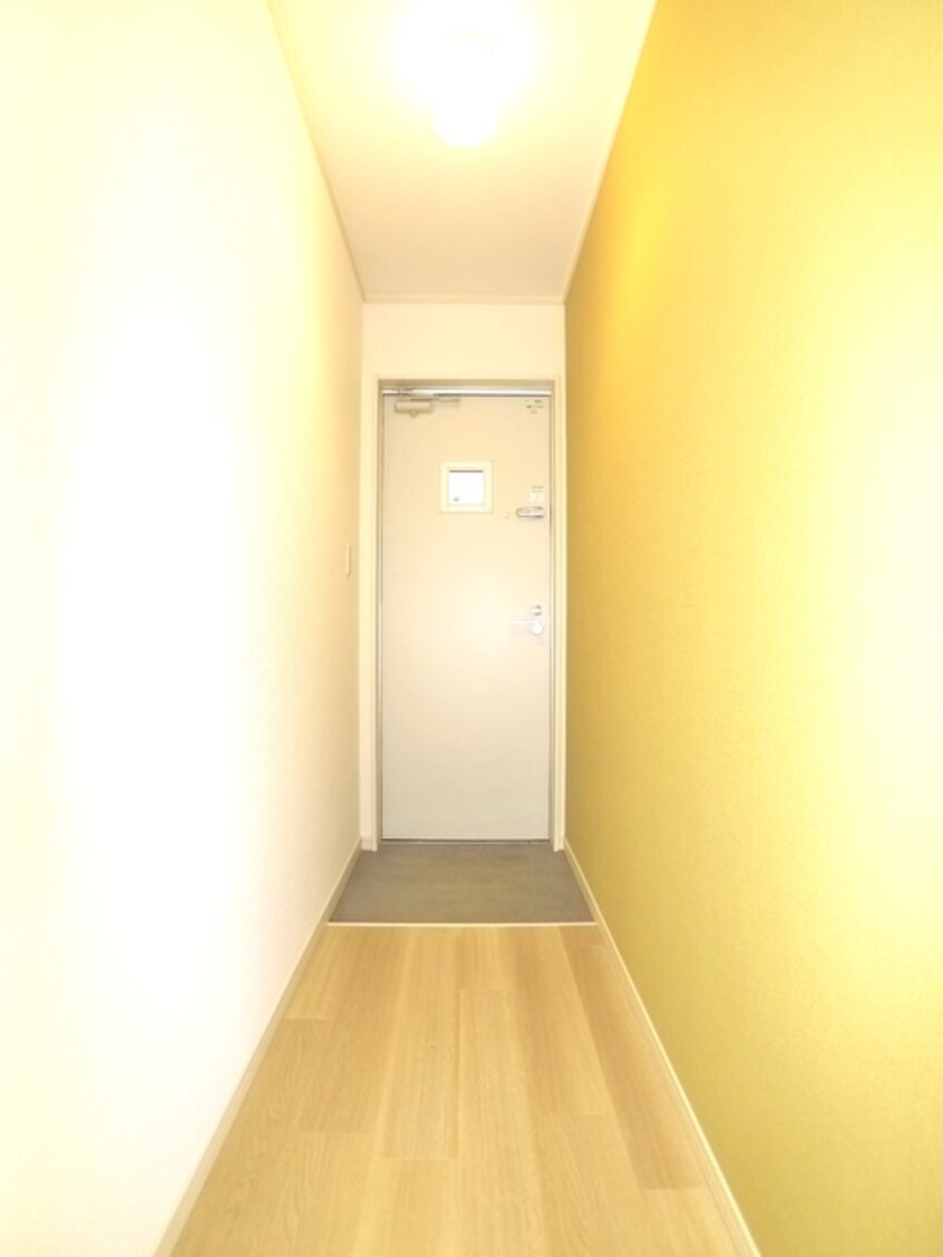 廊下 シャンテ西新井本町