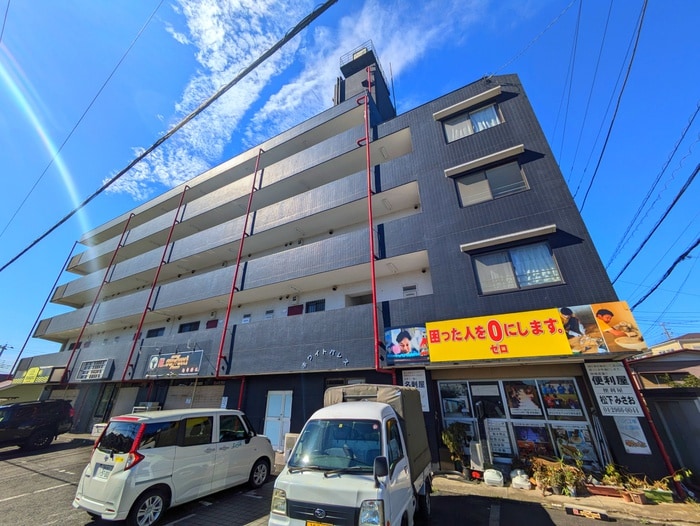 エントランス部分 ホワイトパレス