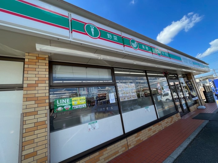 ローソン100下藤沢店(コンビニ)まで300m ホワイトパレス