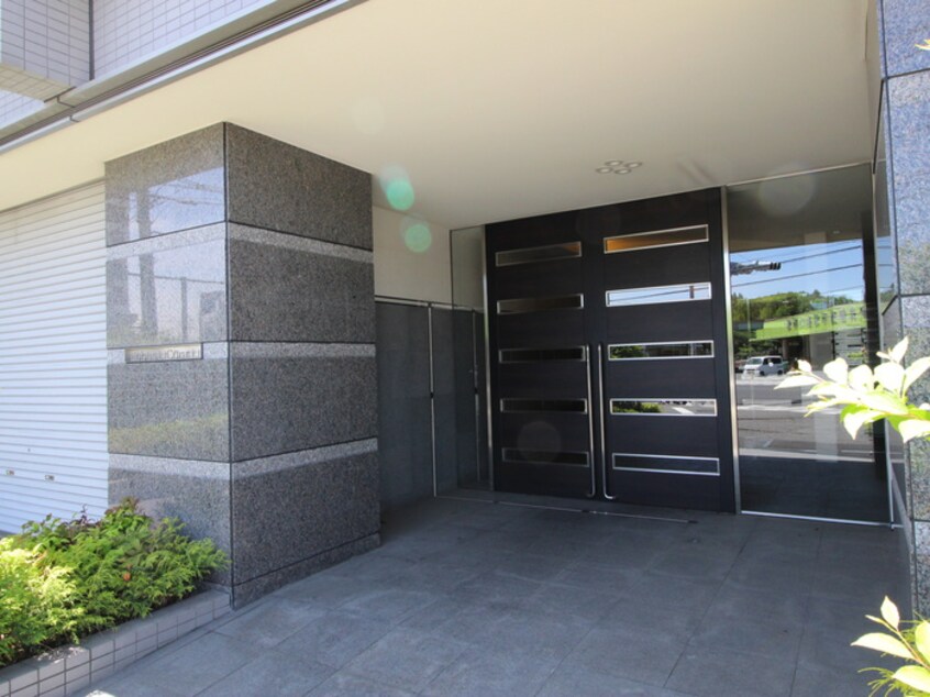 エントランス部分 Ｒｏｂｕｓｔ　Ｃｏｕｒｔ