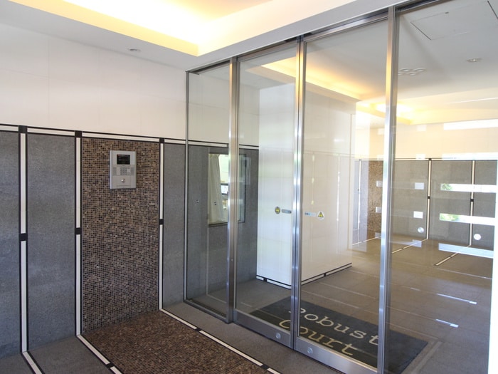 エントランス部分 Ｒｏｂｕｓｔ　Ｃｏｕｒｔ