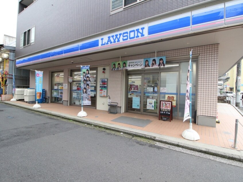 ローソン上大岡西2丁目店(コンビニ)まで700m SAKURAヒルズ