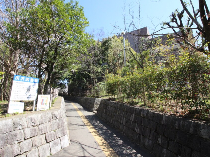 図書館(図書館)まで930m ＤＥＬＰＨＩＣＡ