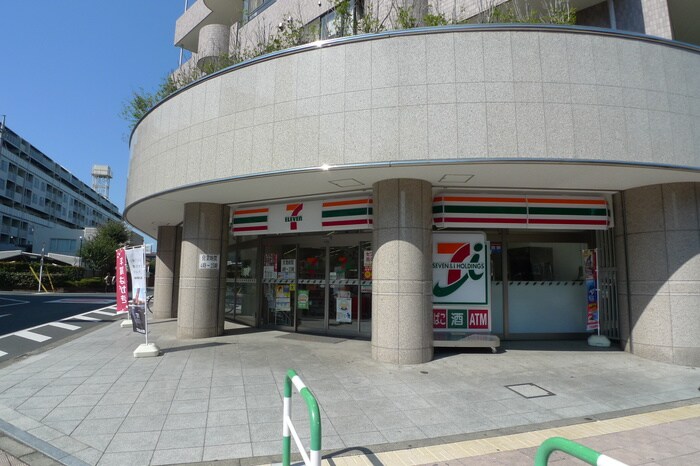 駅前コンビニ(コンビニ)まで550m セレ－ノ